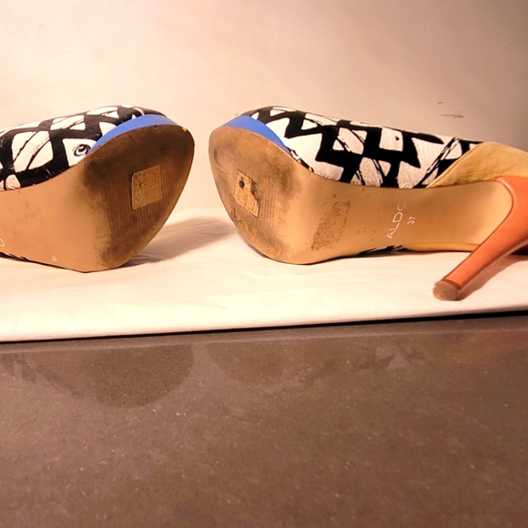Colorful artistic Aldo statement pumps - Picture 5 of 7